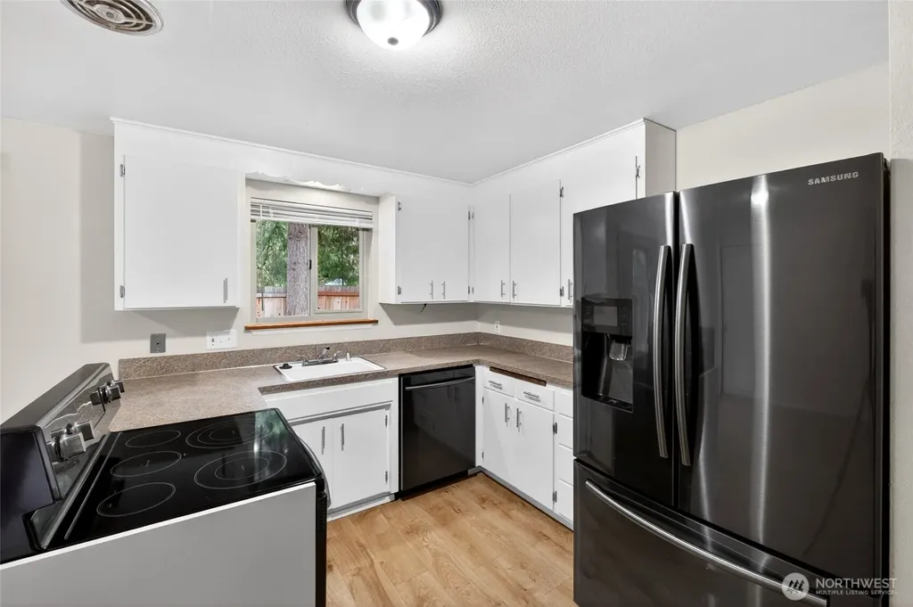 9401 Columbine Circle W University Place WA 98467