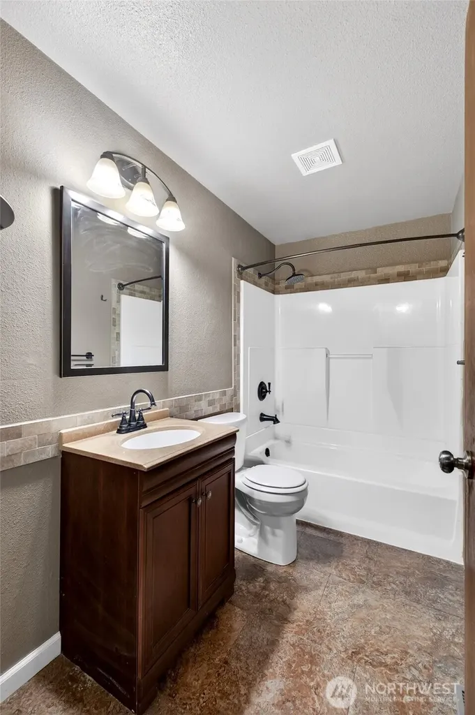 9401 Columbine Circle W University Place WA 98467