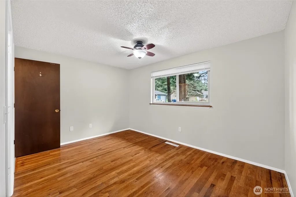 9401 Columbine Circle W University Place WA 98467