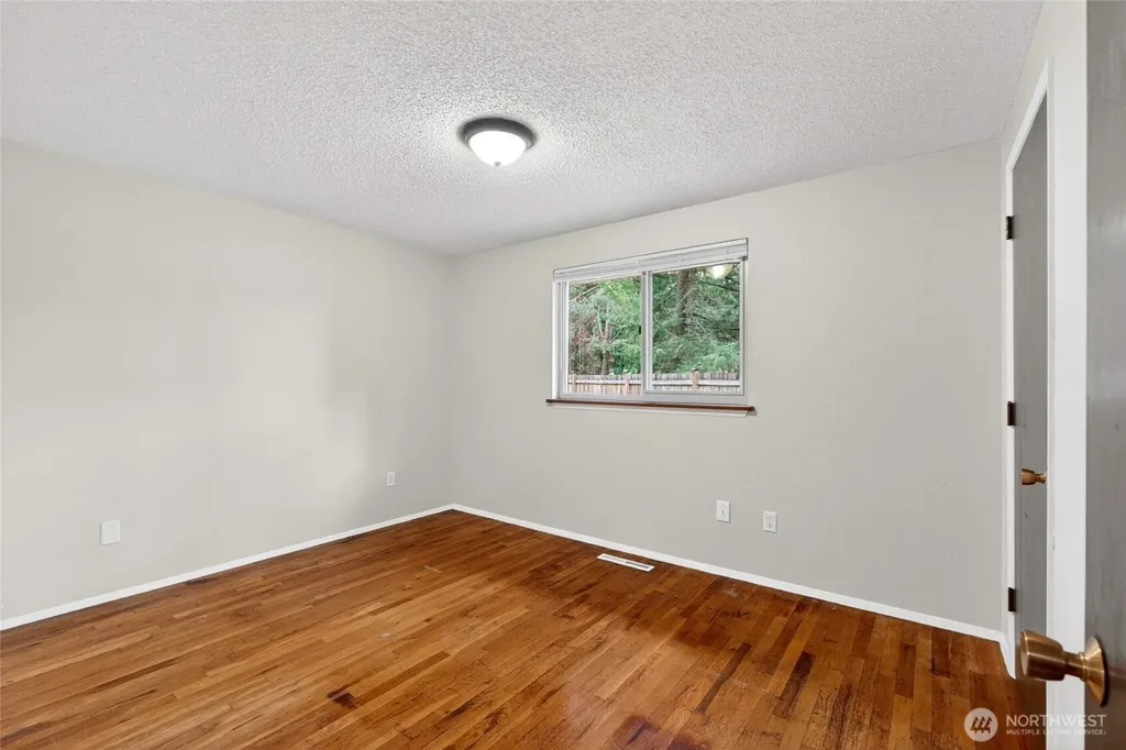 9401 Columbine Circle W University Place WA 98467