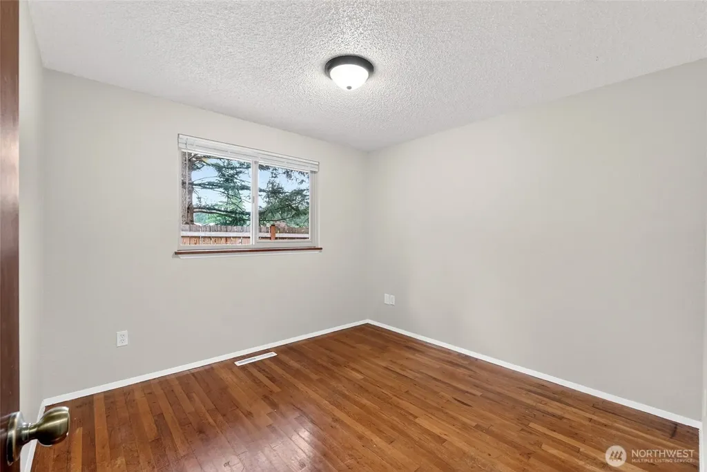 9401 Columbine Circle W University Place WA 98467