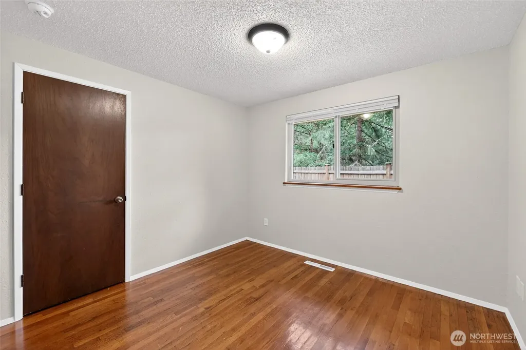 9401 Columbine Circle W University Place WA 98467