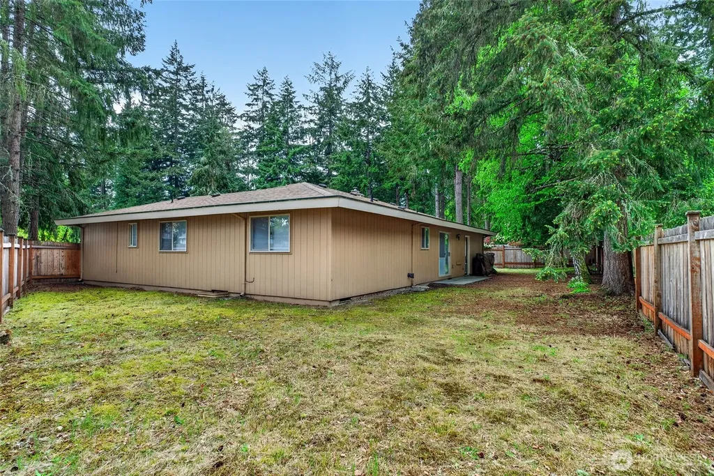 9401 Columbine Circle W University Place WA 98467
