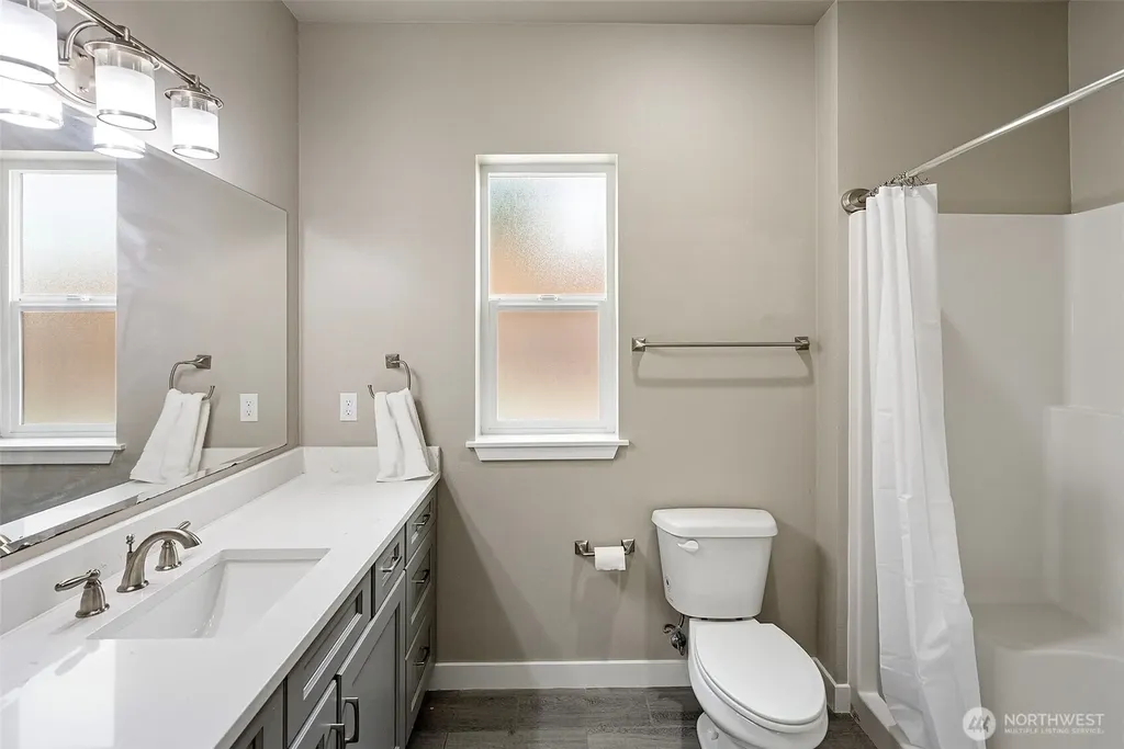 61 E Brady Loop Allyn WA 98524