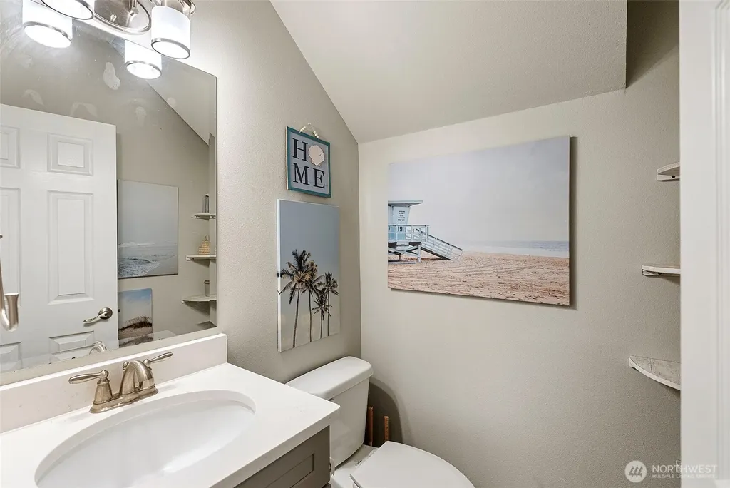 61 E Brady Loop Allyn WA 98524