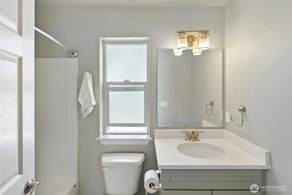 61 E Brady Loop Allyn WA 98524