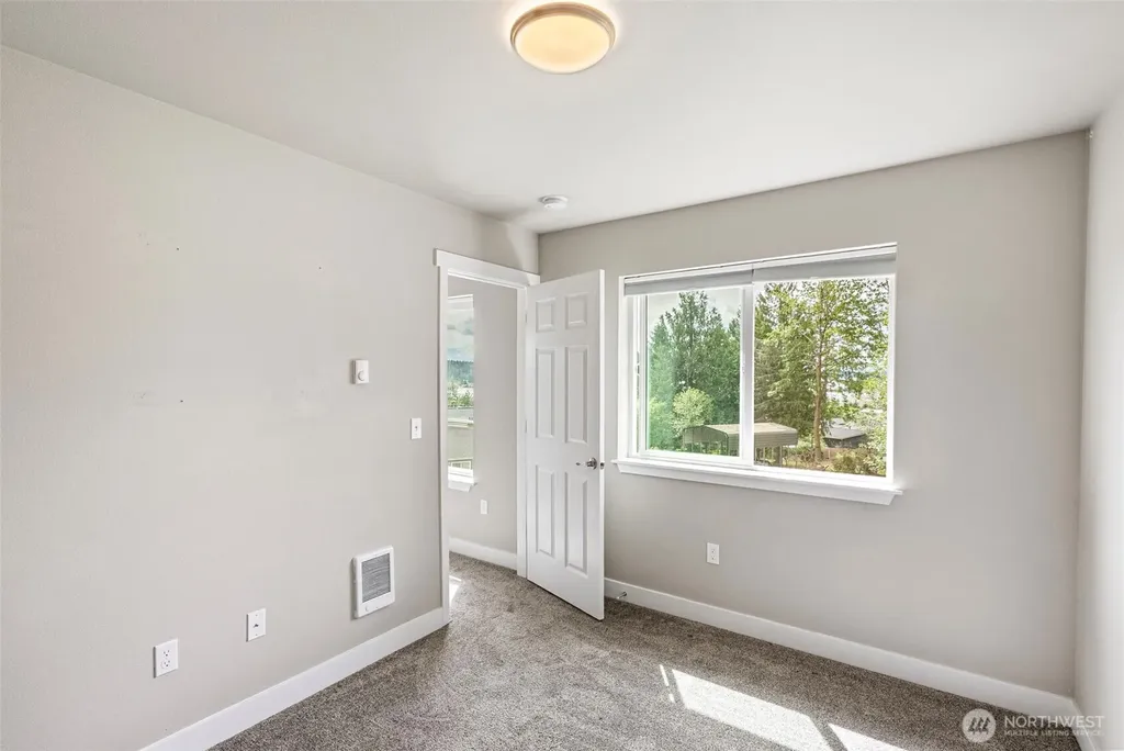 61 E Brady Loop Allyn WA 98524