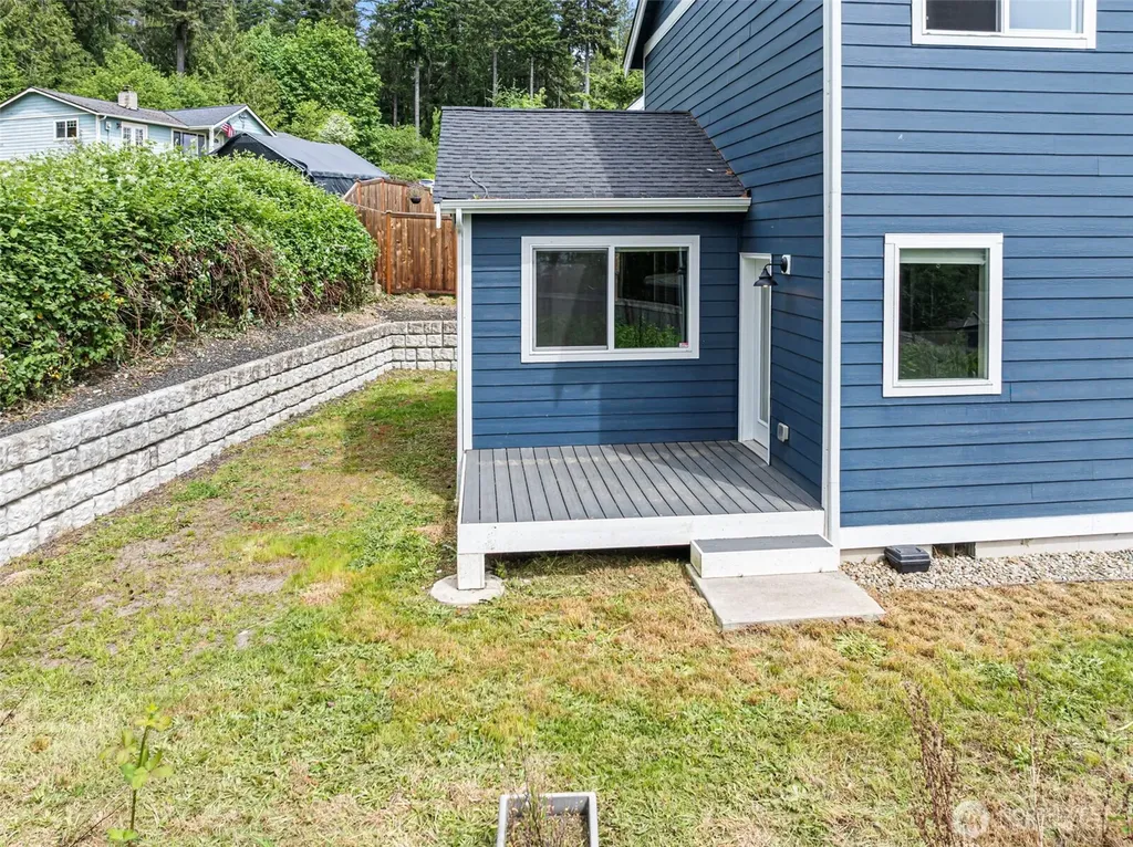 61 E Brady Loop Allyn WA 98524