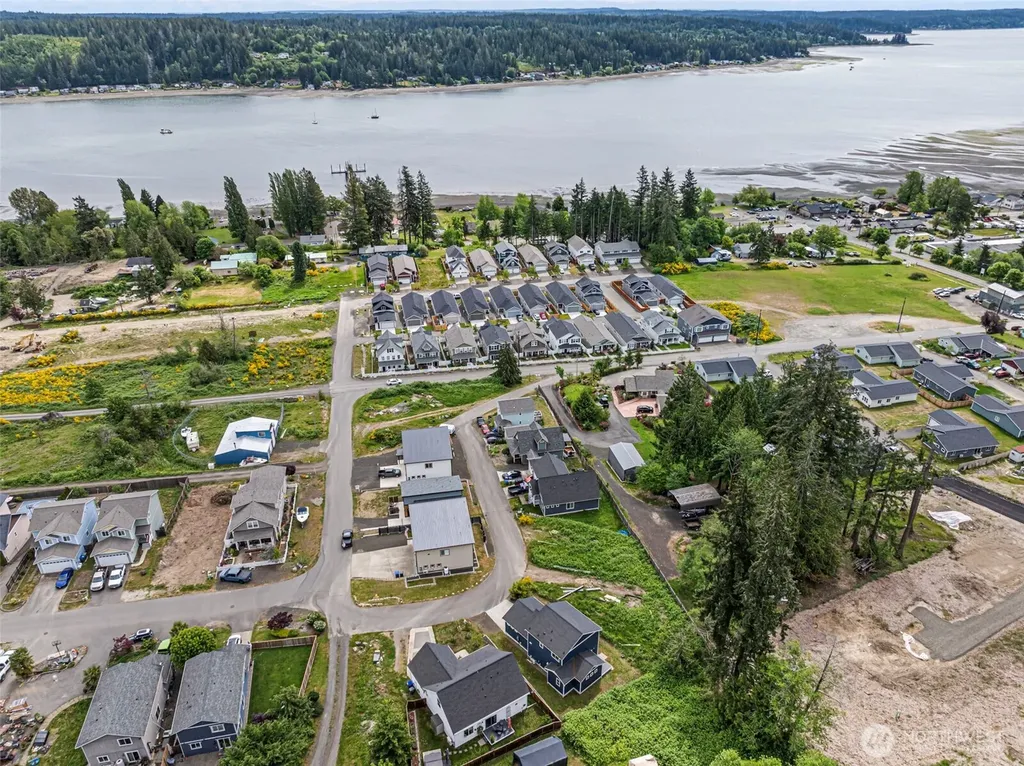 61 E Brady Loop Allyn WA 98524