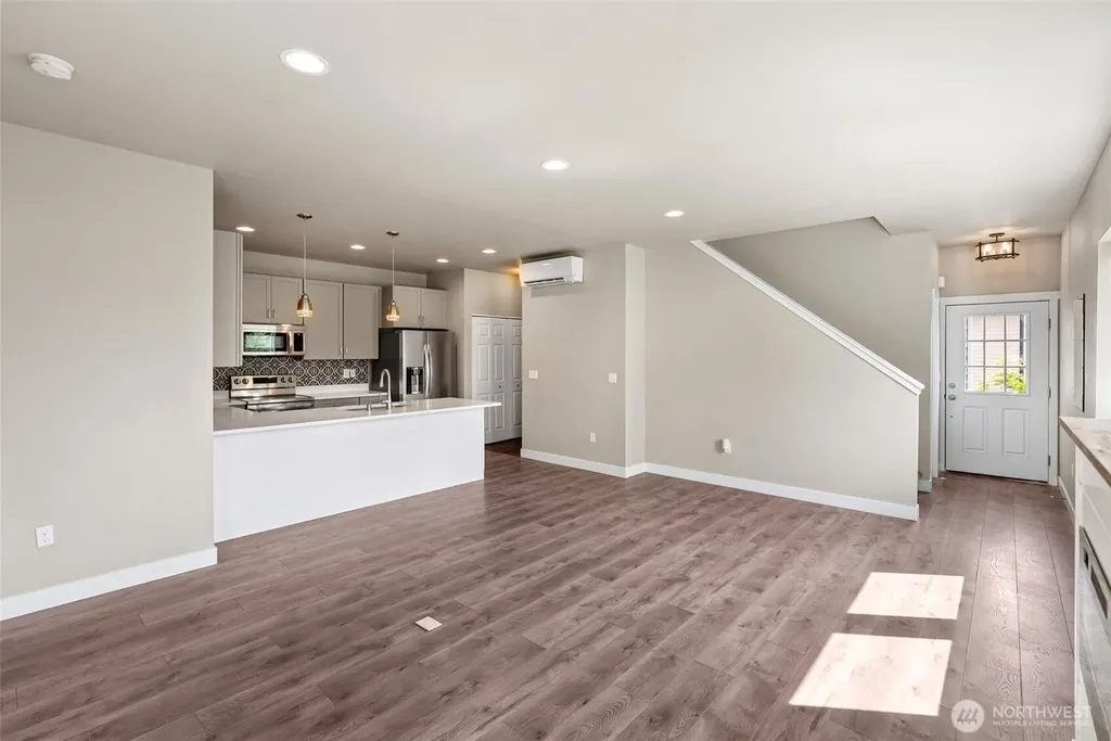 61 E Brady Loop Allyn WA 98524