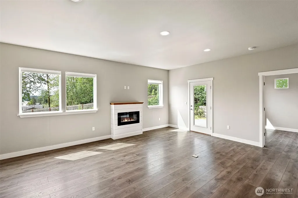 61 E Brady Loop Allyn WA 98524