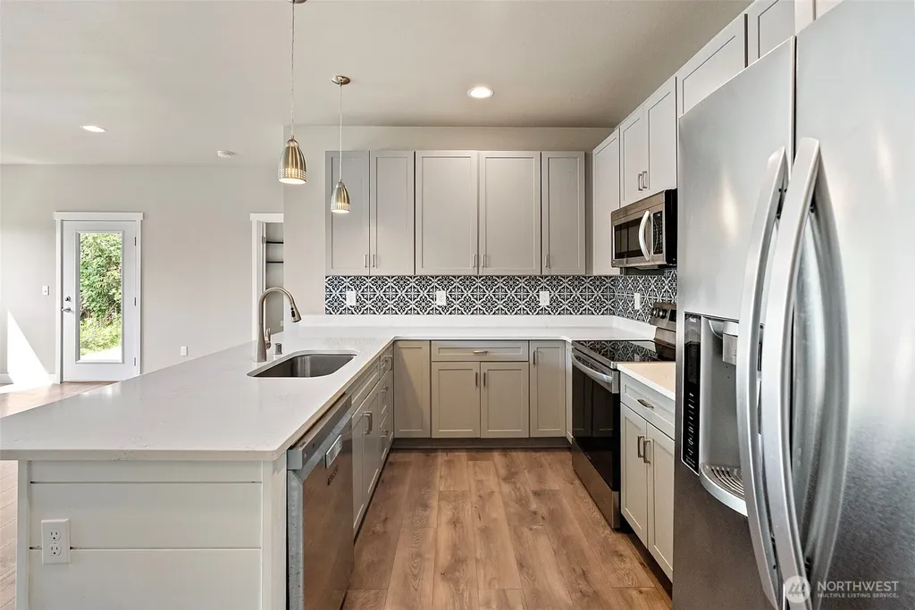 61 E Brady Loop Allyn WA 98524