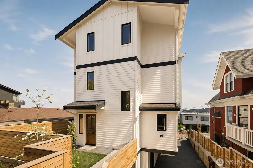 909 32nd Avenue S Seattle WA 98144