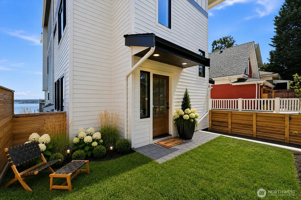 909 32nd Avenue S Seattle WA 98144