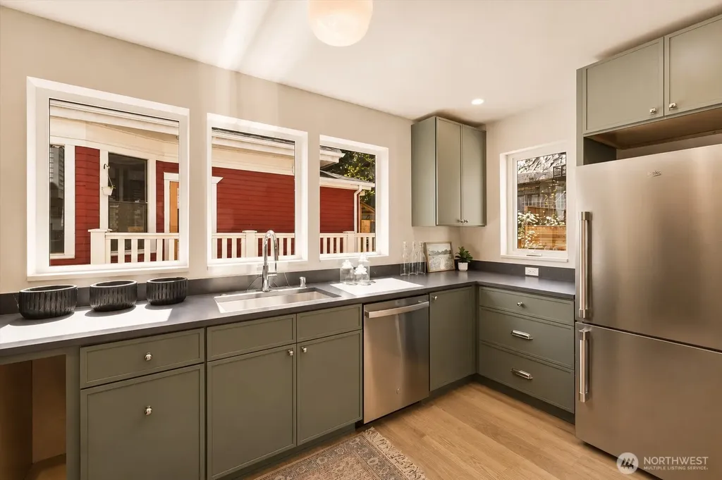 909 32nd Avenue S Seattle WA 98144