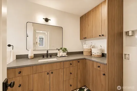 909 32nd Avenue S Seattle WA 98144