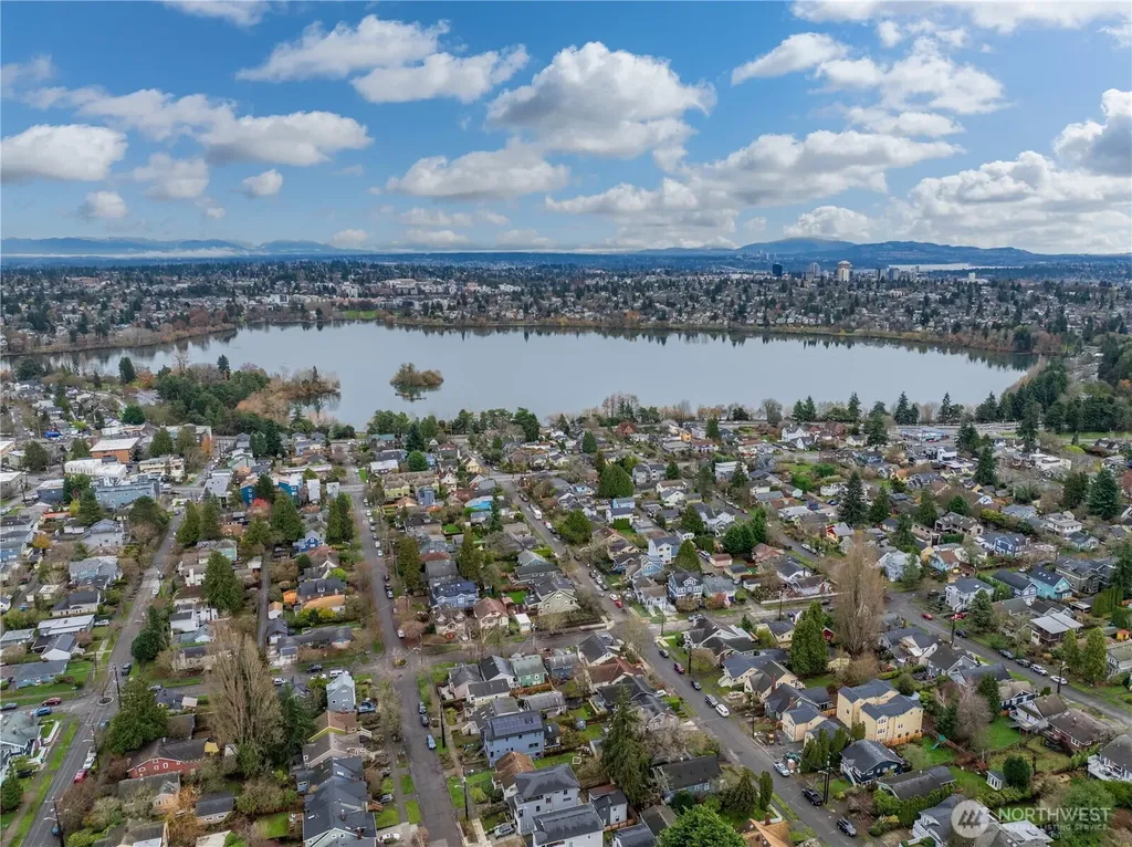 713 N 70th Street Seattle WA 98103
