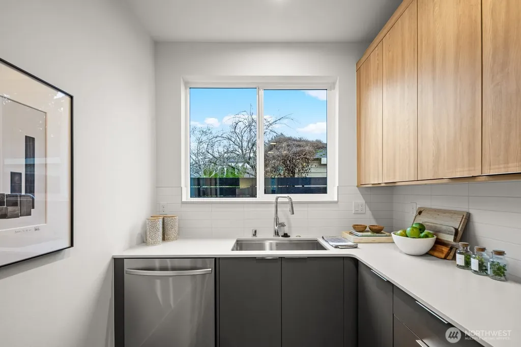713 N 70th Street Seattle WA 98103