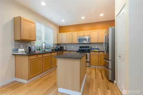 28104 Maple Ridge Way SE Maple Valley WA 98038