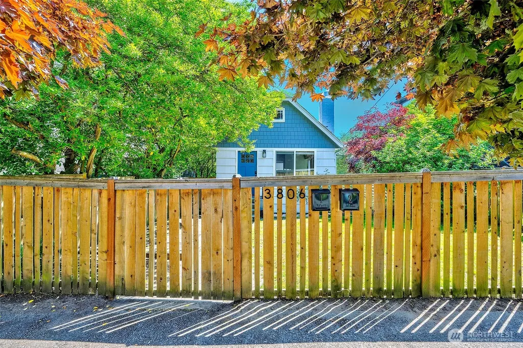 3806 35th Avenue W Seattle WA 98199