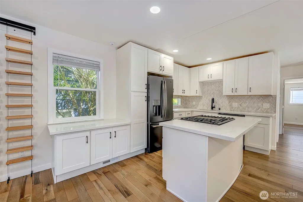 3806 35th Avenue W Seattle WA 98199