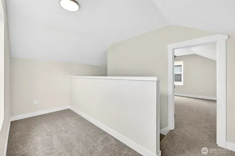18328 113th Avenue E Puyallup WA 98374