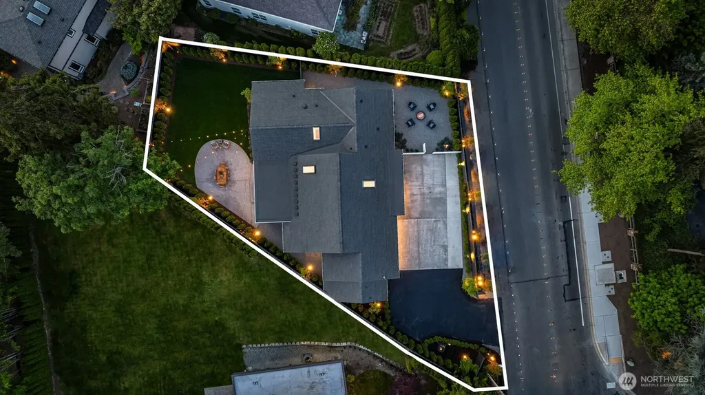 2829 92nd Avenue NE Clyde Hill WA 98004