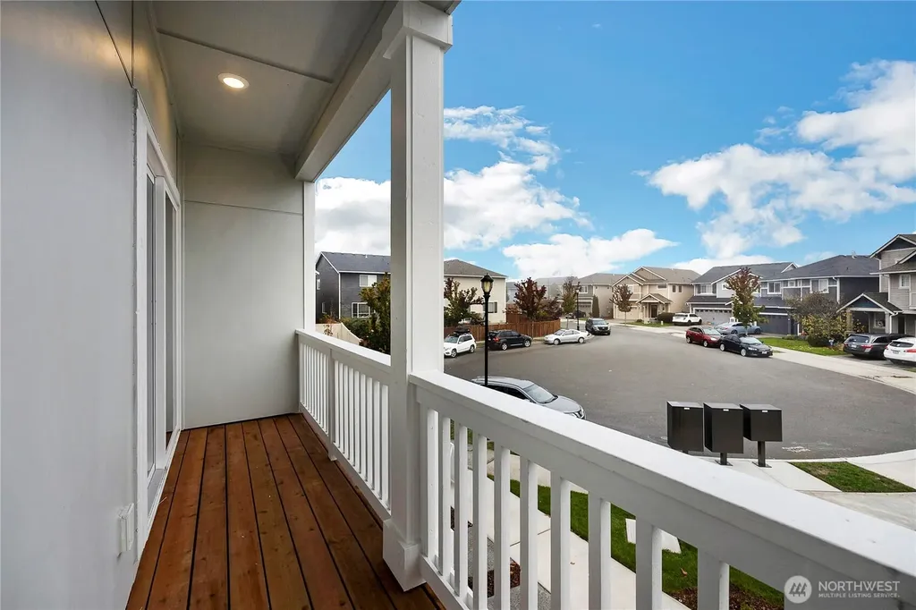 34188 Emerald Ridge Avenue SE Black Diamond WA 98010