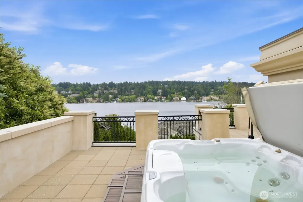 4616 95th Avenue NE Yarrow Point WA 98004