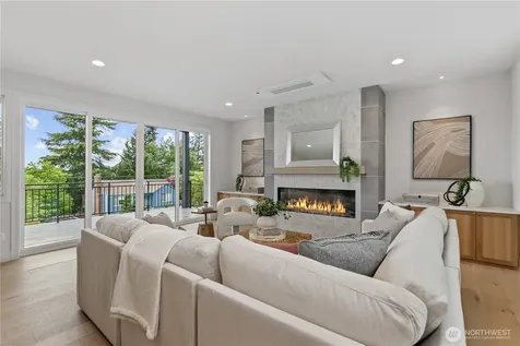 6832 47th Avenue NE Seattle WA 98115