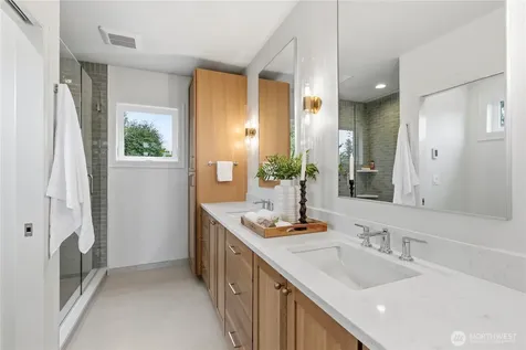 6832 47th Avenue NE Seattle WA 98115