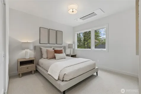 6832 47th Avenue NE Seattle WA 98115