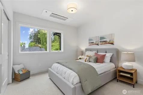 6832 47th Avenue NE Seattle WA 98115