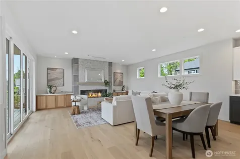 6832 47th Avenue NE Seattle WA 98115