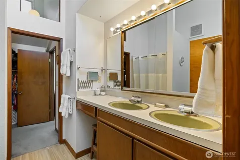 3068 169th Avenue NE Bellevue WA 98008
