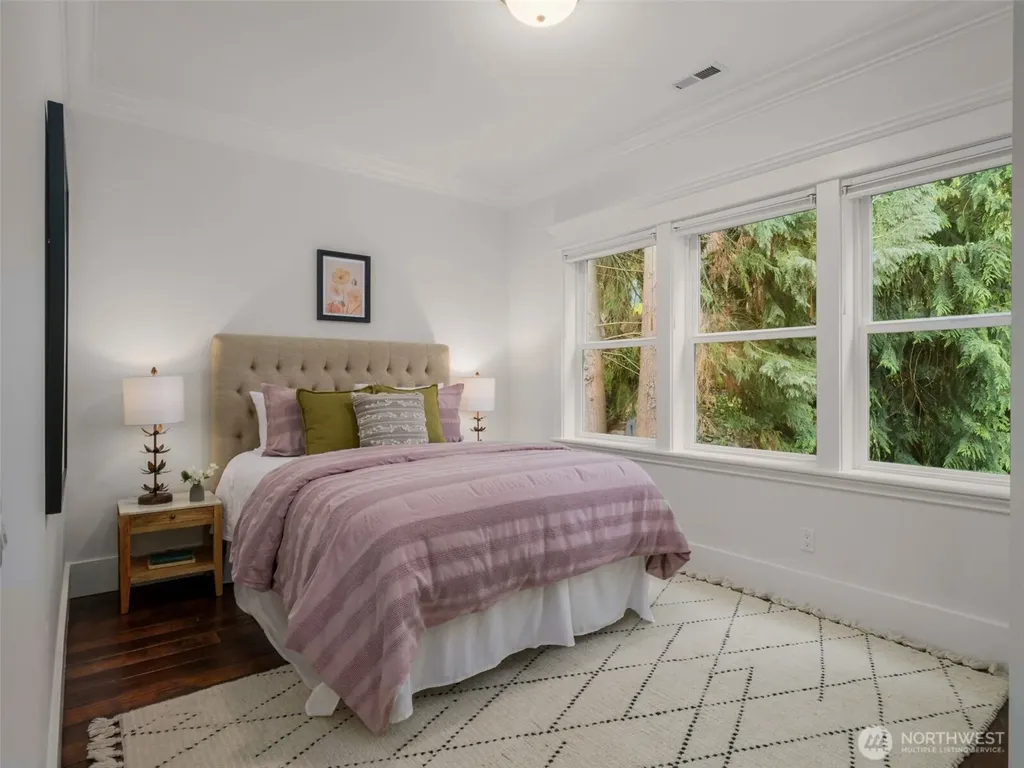 1007 W Newell Street Seattle WA 98119
