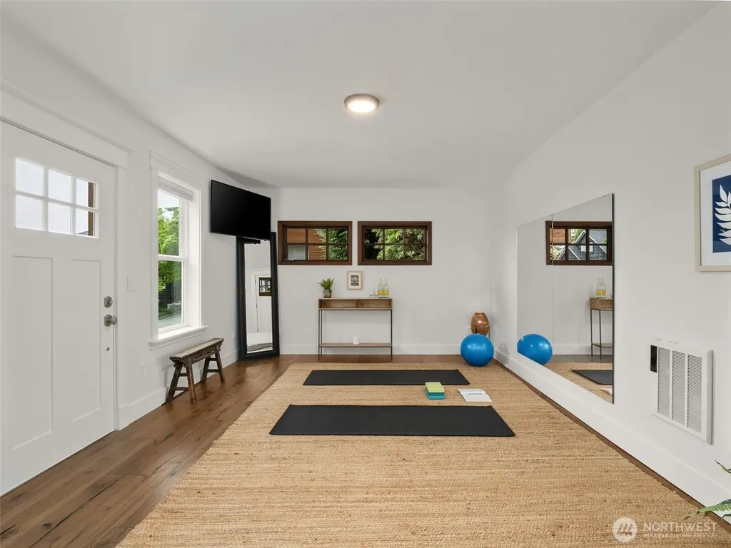 1007 W Newell Street Seattle WA 98119