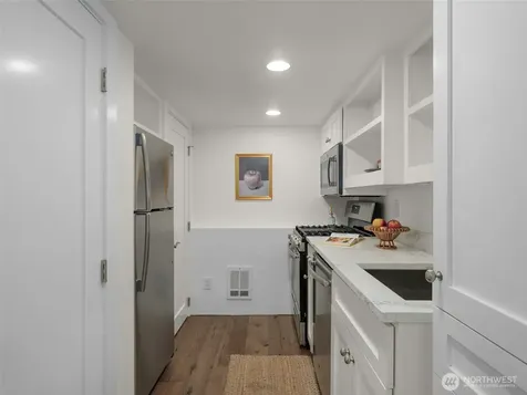 1007 W Newell Street Seattle WA 98119