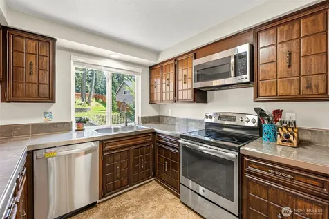 12813 Military Road E Puyallup WA 98374
