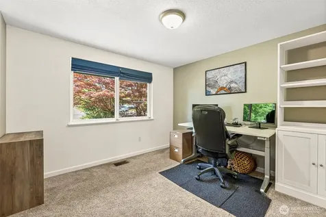 12813 Military Road E Puyallup WA 98374