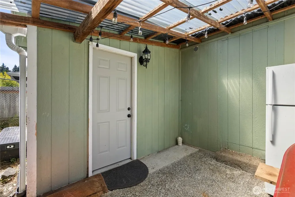 37708 Vista Key Drive NE Hansville WA 98340