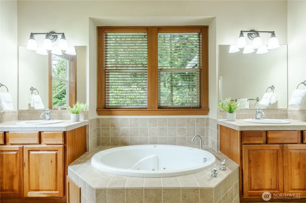8584 Blue Grouse Way Blaine WA 98230