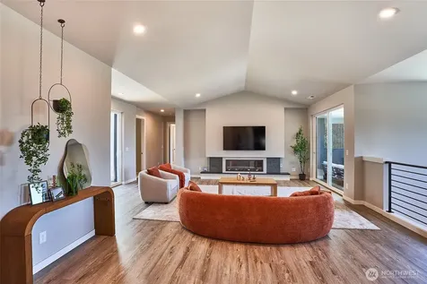 17918 142nd Avenue E Puyallup WA 98374