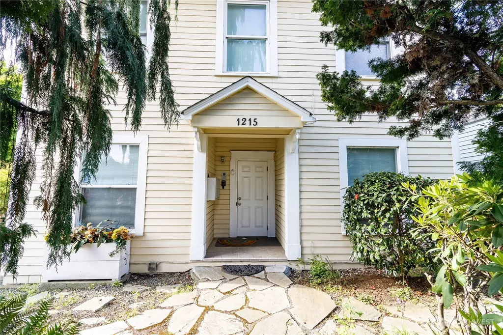 1215 Burwell Street Bremerton WA 98337