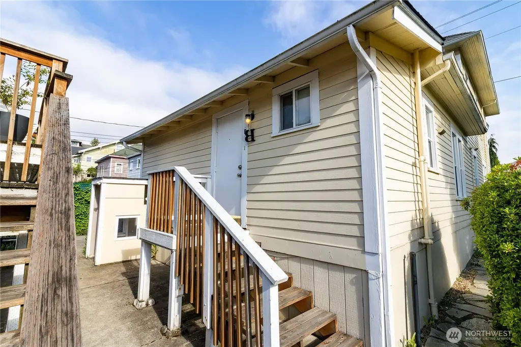 1215 Burwell Street Bremerton WA 98337