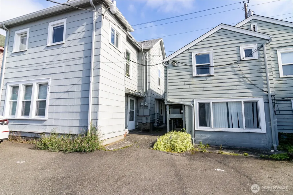 1215 Burwell Street Bremerton WA 98337
