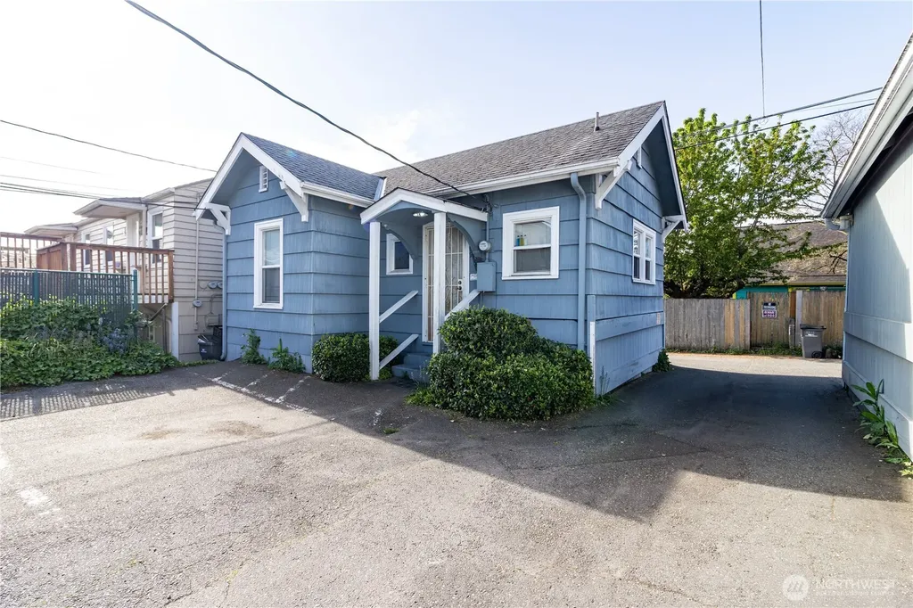 1215 Burwell Street Bremerton WA 98337
