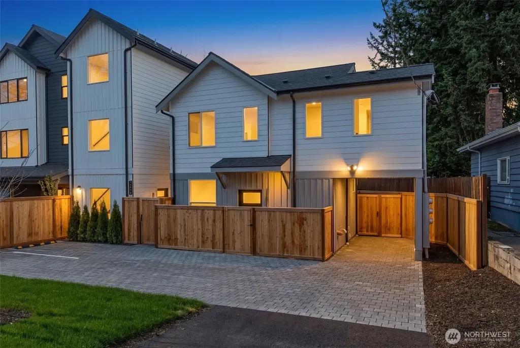 11013 Goodwin Way NE Seattle WA 98125