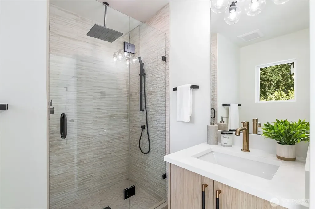 11013 Goodwin Way NE Seattle WA 98125