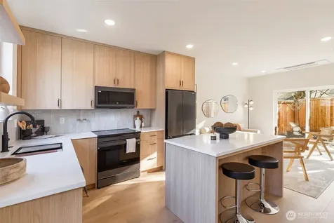 11013 Goodwin Way NE Seattle WA 98125